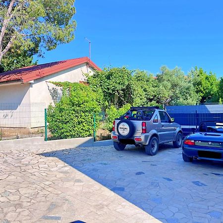 Adria Holiday Home Pinezići Exterior foto
