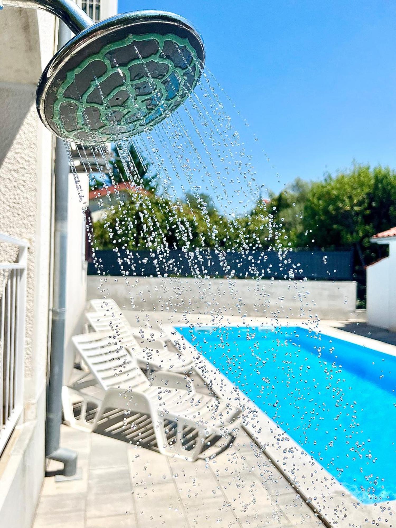 Adria Holiday Home Pinezići Exterior foto